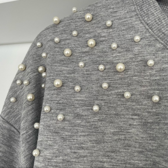 EUC grey crew neck sweater with pearl accents - Picture 3 of 4